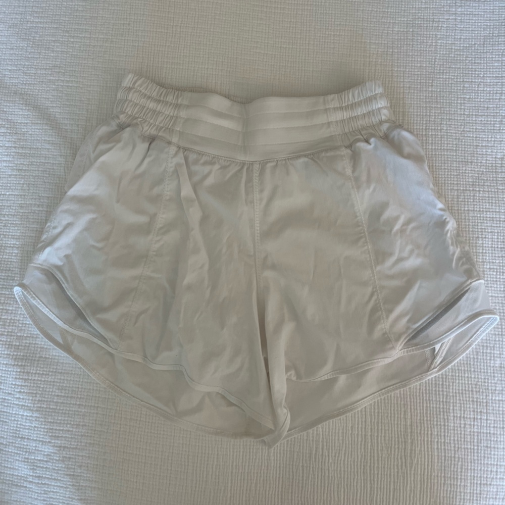 Lululemon Hotty Hot White Shorts 4”